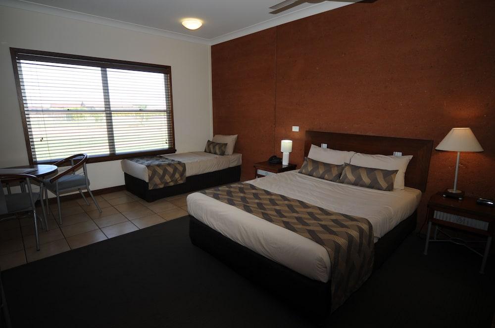 The Gidgee Inn Cloncurry Extérieur photo