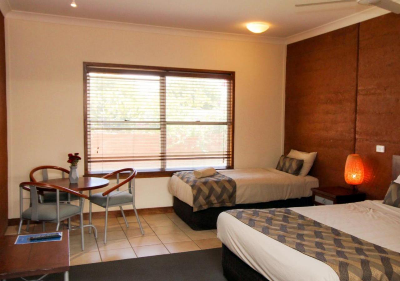 The Gidgee Inn Cloncurry Extérieur photo